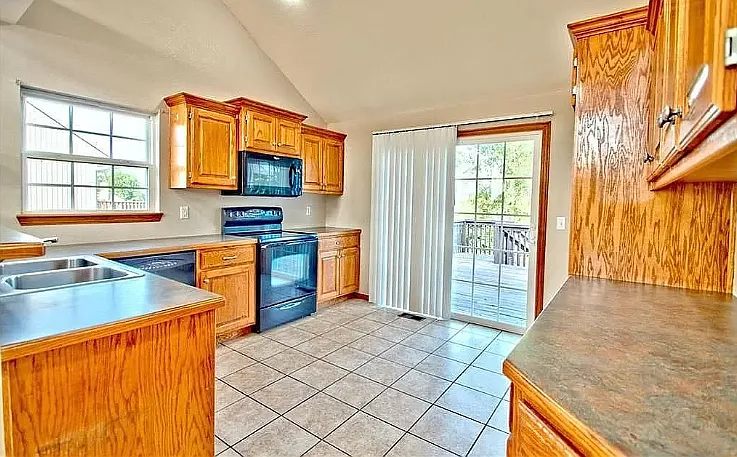 1912 Country Ridge Dr — Photo 7