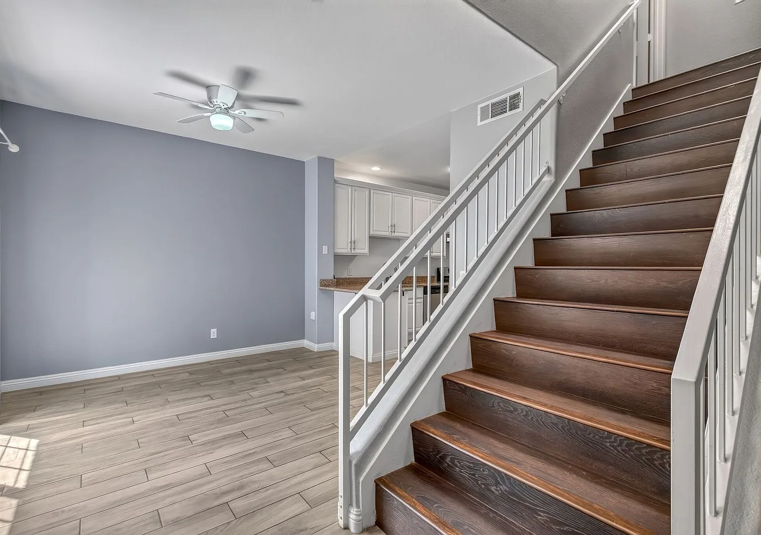 Fantastic 3-Bedroom Las Vegas Townhome In Gated Community! — Photo 4