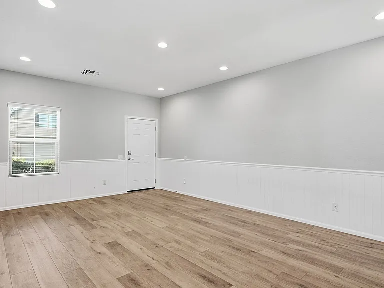 10815 W Avenida Del Rey — Photo 8