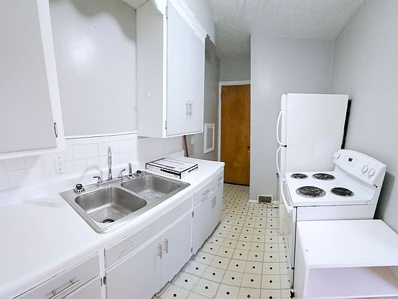3rd image of 548 Arlington Ave Unit 2