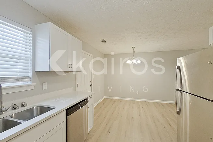 320 Deerpark Dr — Photo 8