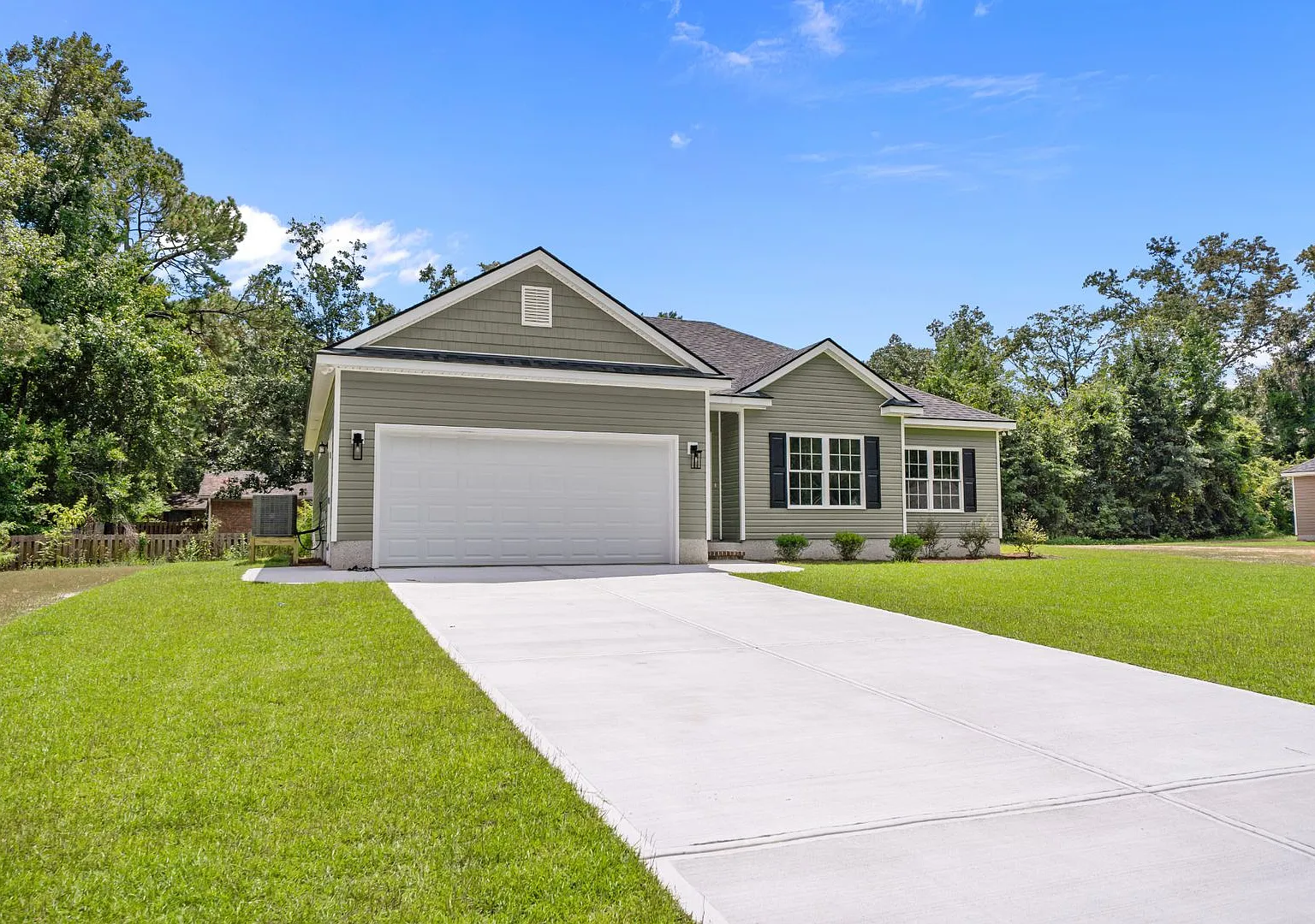Brand-New 3-Bedroom Richmond Hill Home with Modern Finishes — Photo 3