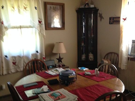 2nd image of 118 Lewis Ct