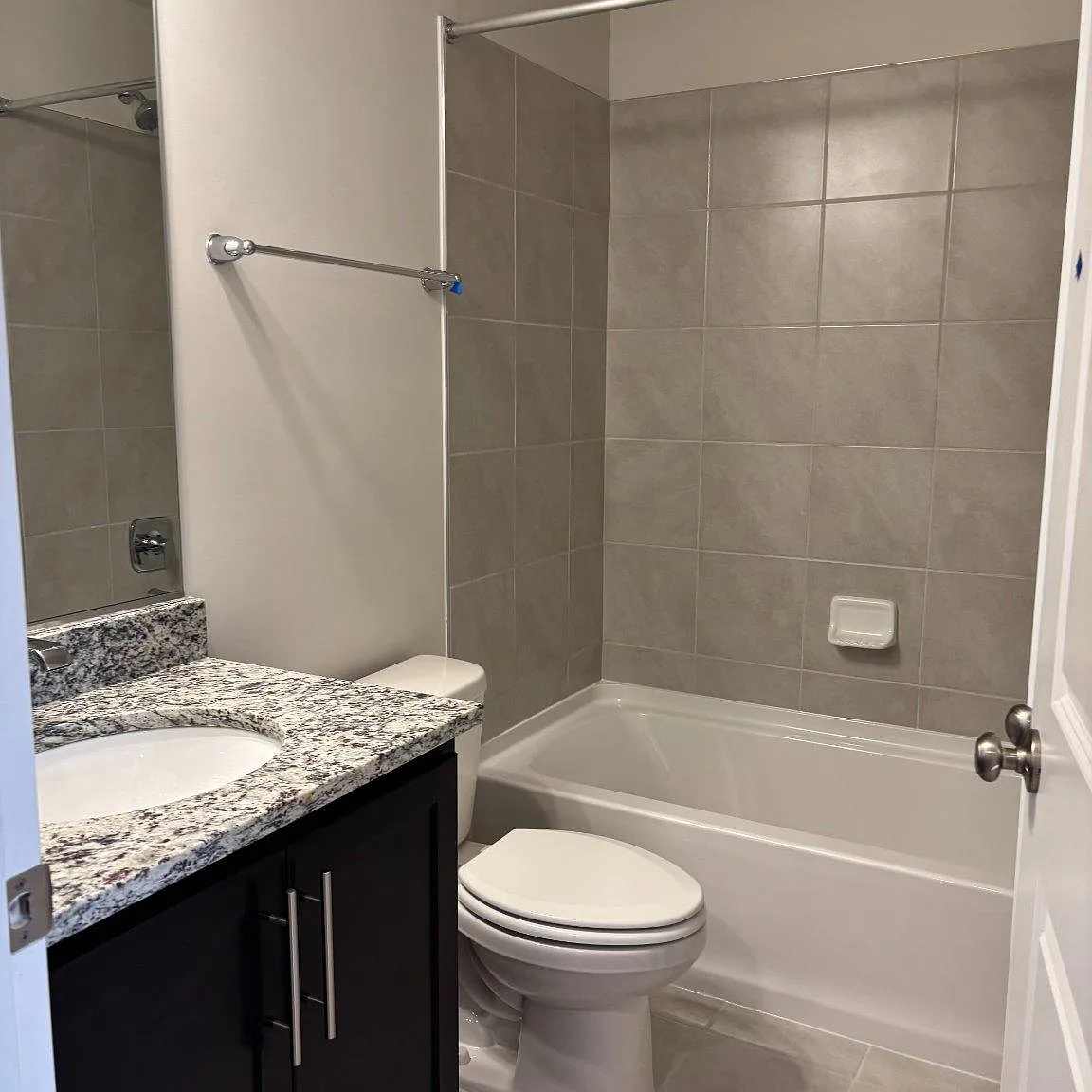 4 bed, 3.5 bath, 2382 sqft, $3,000 — Photo 4