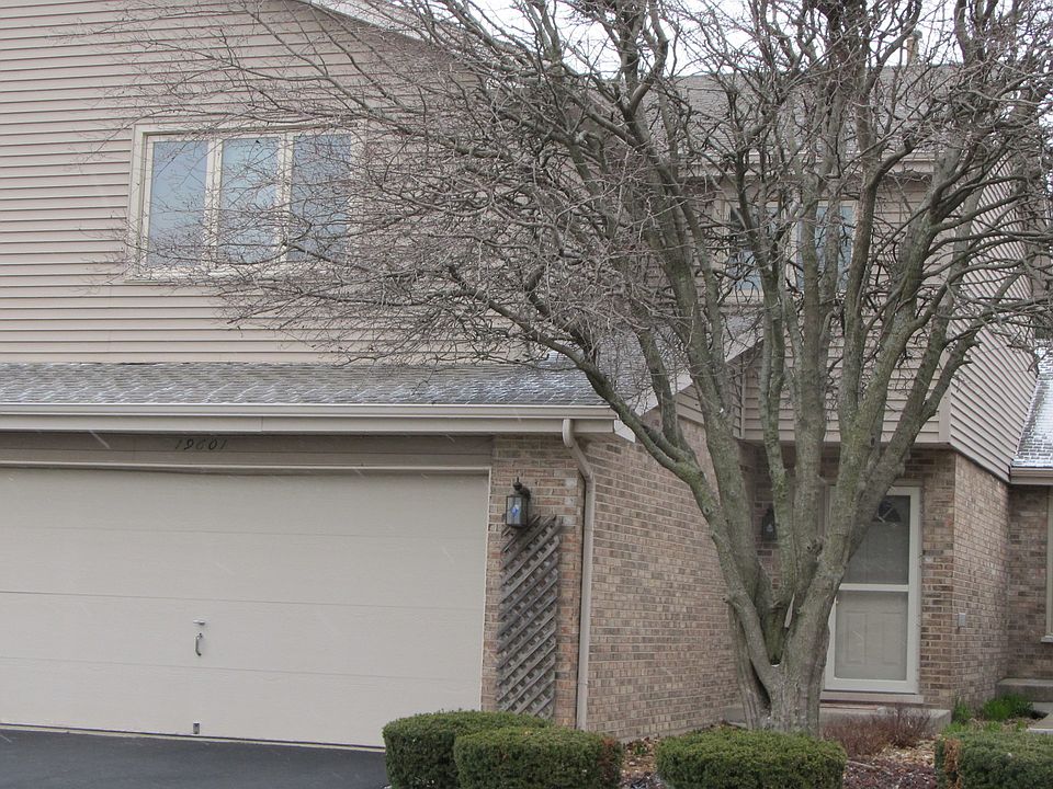 1st image of 19601 S Cambridge Dr