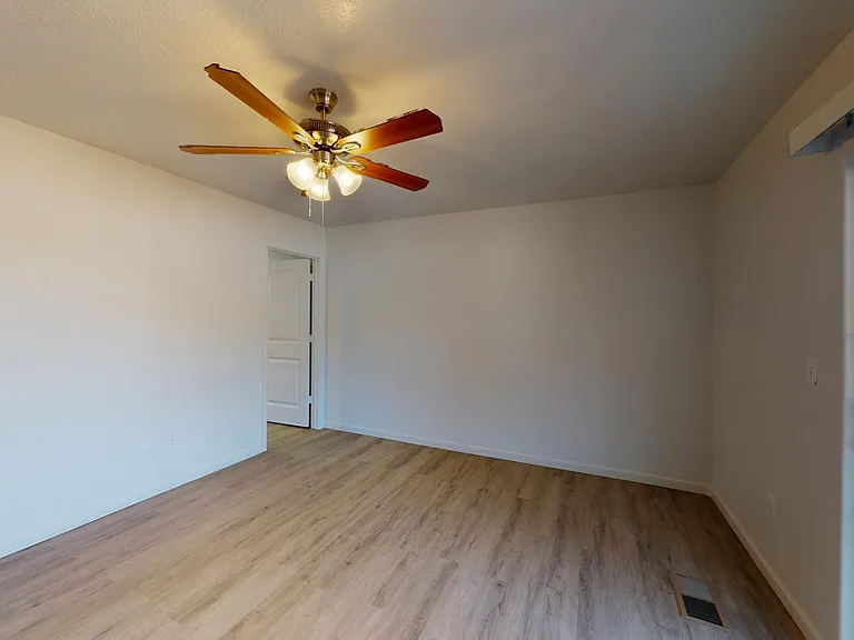 wood laminate flooring upstairs. Loads of natural light