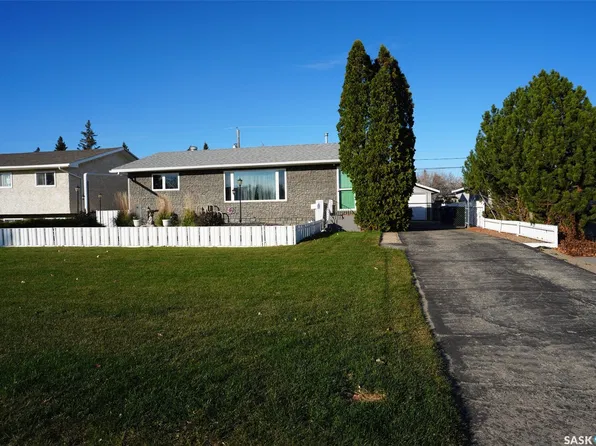 52 20th Street, Battleford, SK S0M 0E0