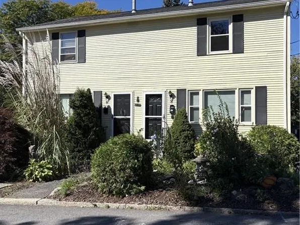 8 Aventine Ave, Providence, RI 02904