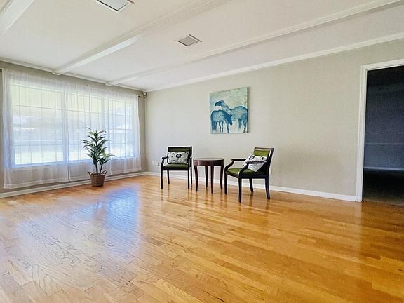 4th image of 609 Woodvale Ave