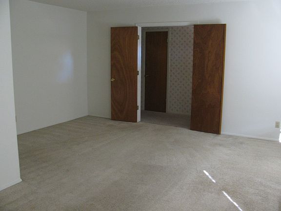 2nd image of 3120 Woodland Cir
