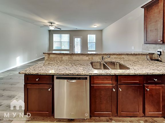 3rd image of 8362 Douglass Trl