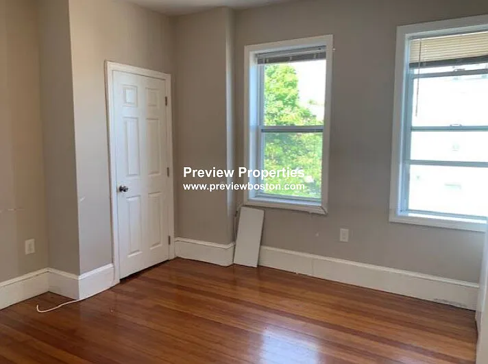 3 bed, 1.0 bath, 950 sqft, $3,750 — Photo 1