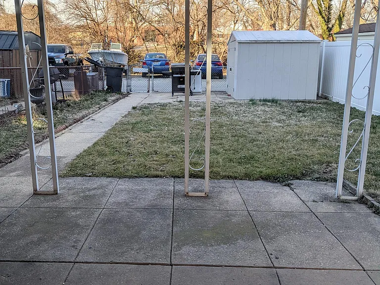 2326 Searles Rd — Photo 3