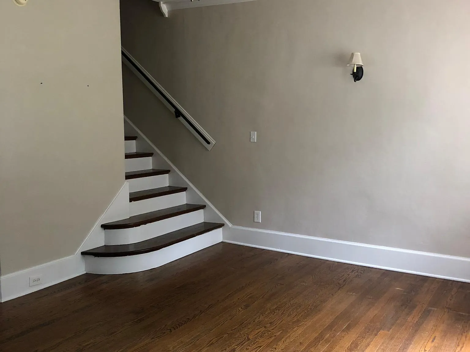 3 bed, 1.5 bath, 1800 sqft, $1,995 — Photo 3