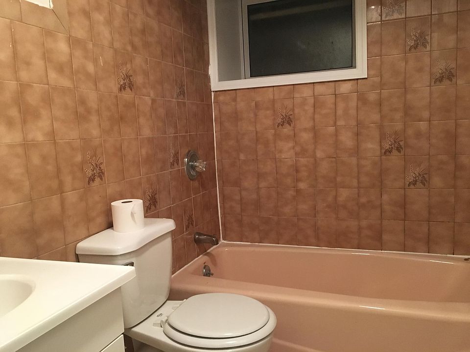 2nd image of 160 Avenue C #B1d