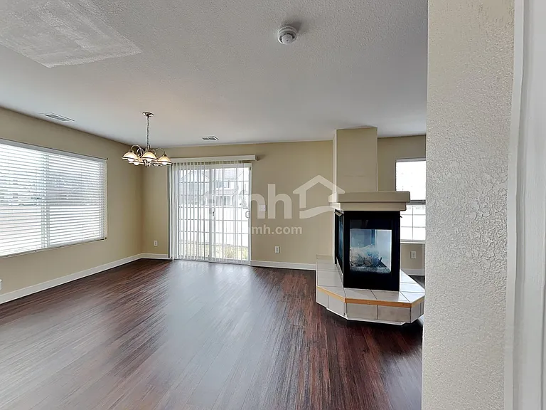 19052 E 53rd Ave — Photo 6