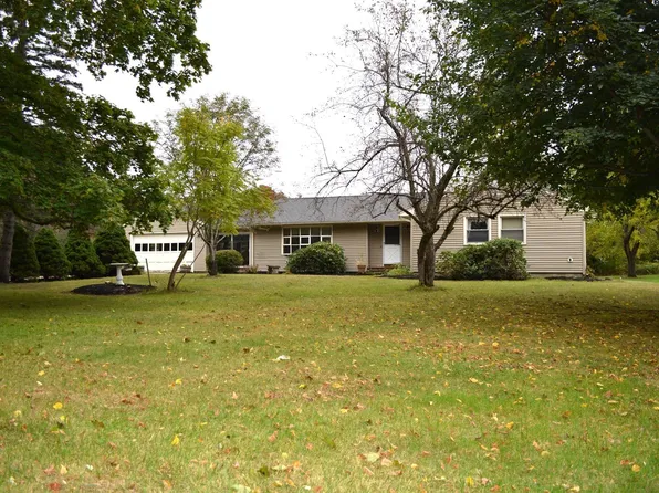 24 Elm St, Franklin, MA 02038
