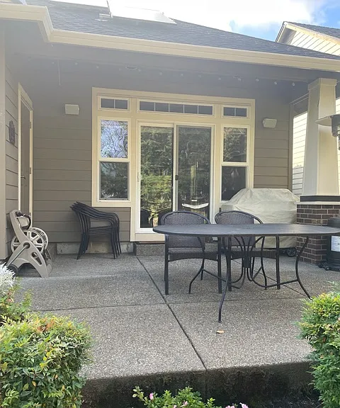 693 Fairwood Cres — Photo 8