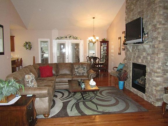4th image of 1219 Arrowhead Dr
