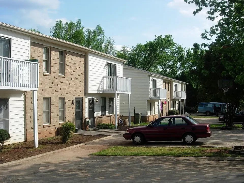 131 Carriage Pl #4