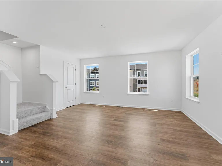 501 Fontana Cir — Photo 9