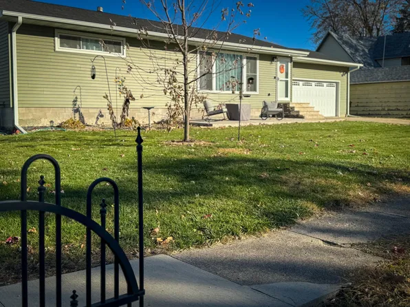 510 Niebel St, Farnhamville, IA 50538