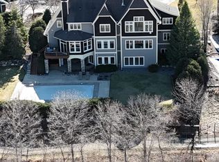 1760 Lucy Ridge Ct, Chanhassen, MN 55317