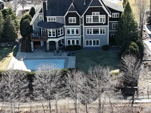 1760 Lucy Ridge Ct, Chanhassen, MN 55317