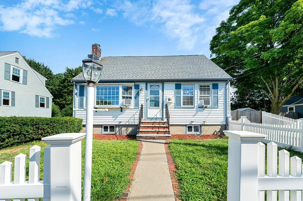 4 bed, 2.5 bath, 1839 sqft, $4,500 — Photo 1