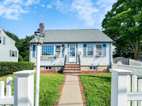 24 Bolton St, Reading, MA 01867