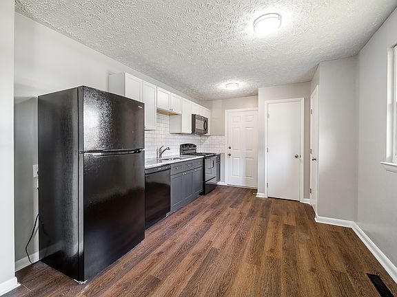 2nd image of 2971 Parsons Ave
