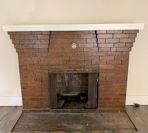 3rd image of 329 W Acacia Ave