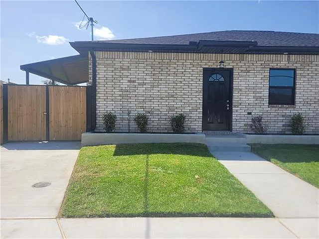 2200 Bartolo St — Photo 1