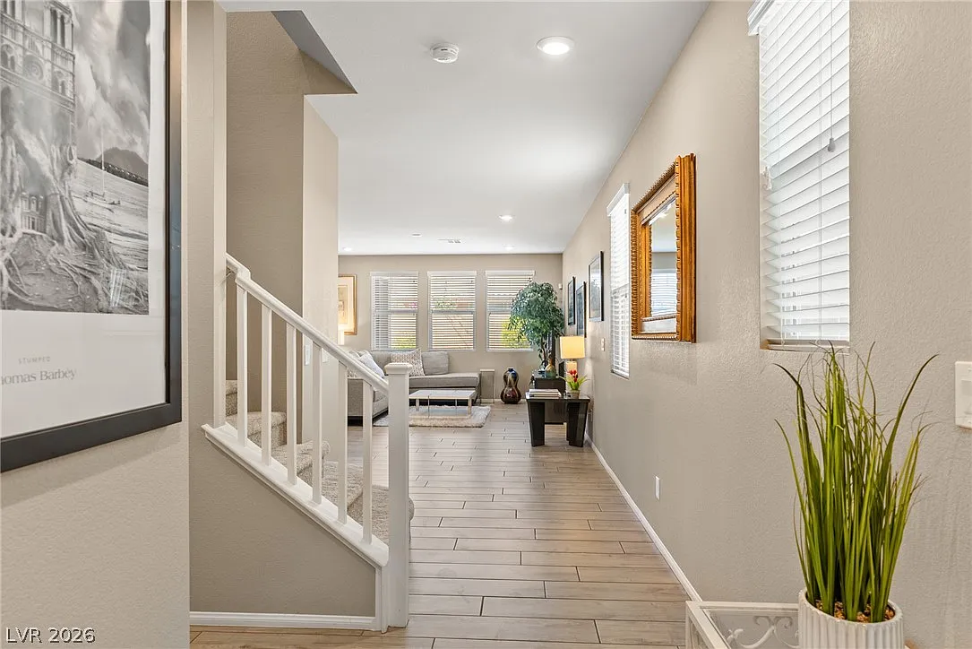 4 bed, 2.5 bath, 2471 sqft, $3,000 — Photo 3