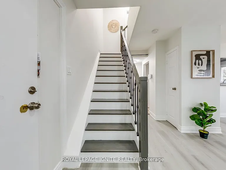 10 Leith Hill Rd #4 — Photo 16