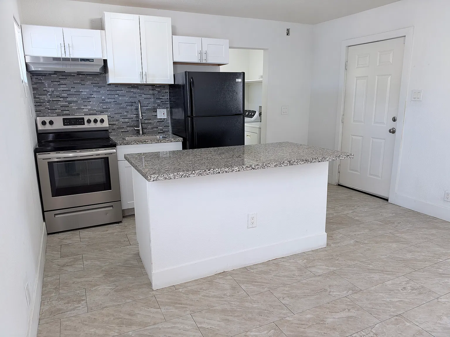 2 bed, 950 sqft, $1,150 — Photo 2