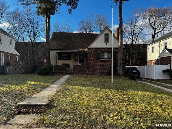 90 Knapp Pl, Englewood, NJ 07631