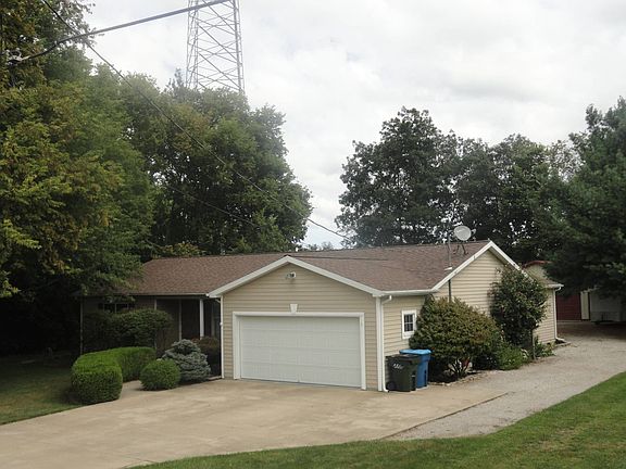 3rd image of 5208 Hillcrest Dr