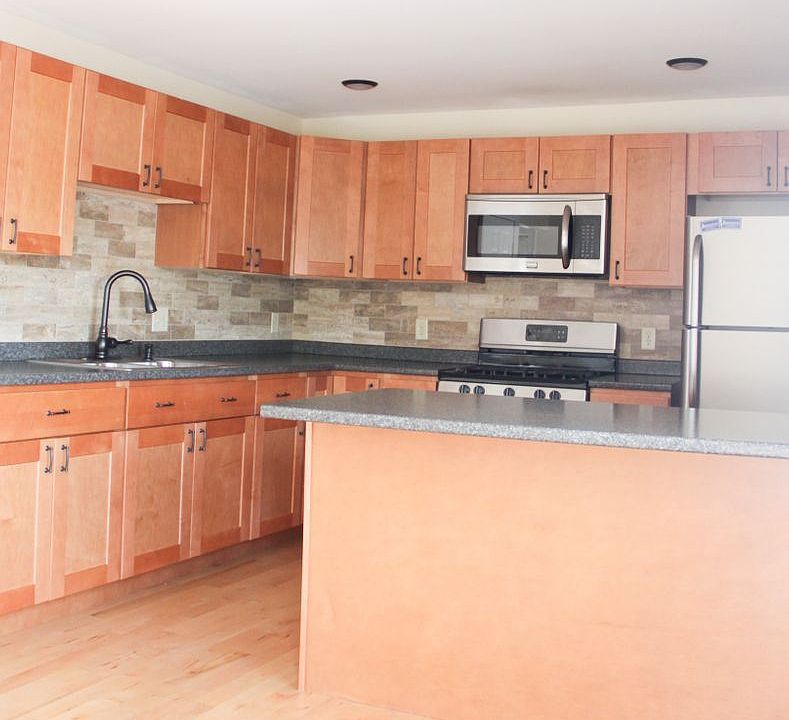 2nd image of 152D North St APT D