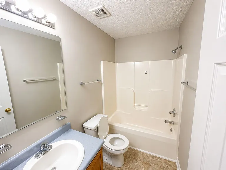 633 Winthrop Ct — Photo 9