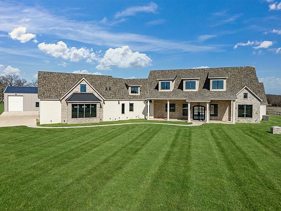 2nd image of 623 Lake Valley Rd