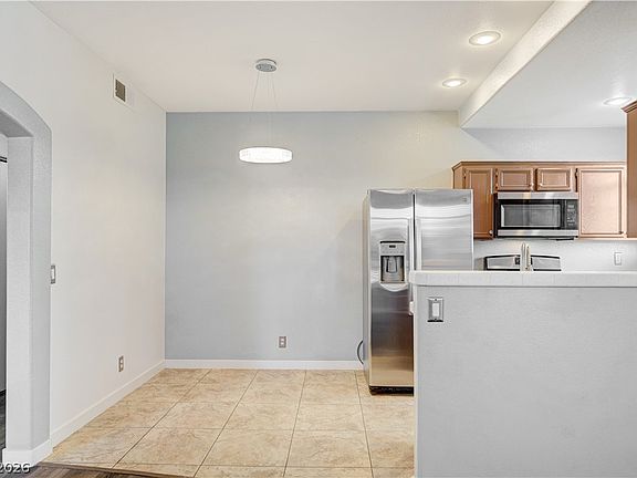 5th image of 2201 Ramsgate Dr APT 911
