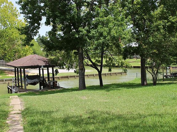 4th image of 332 Harbor View Dr