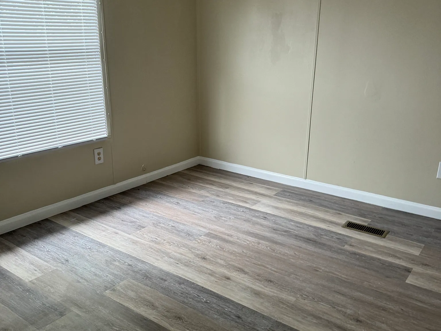 1683 Marion Waldo Rd — Photo 3