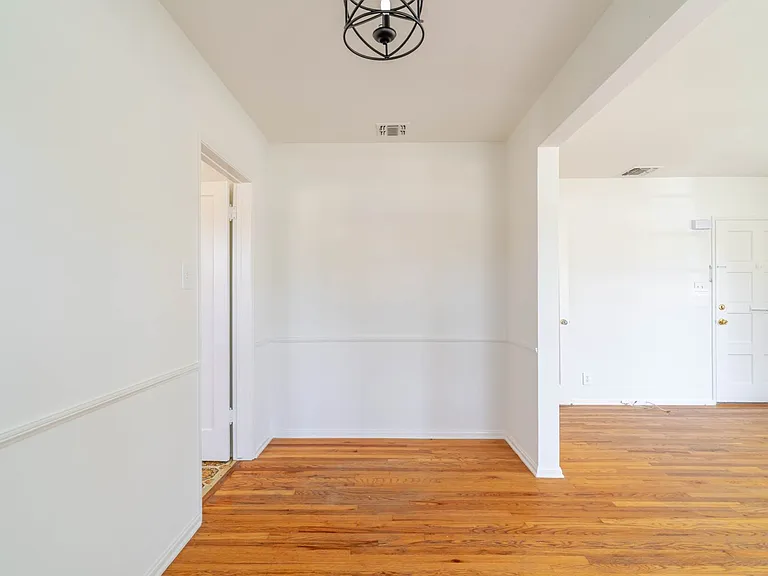4950 Newcastle Ave — Photo 9