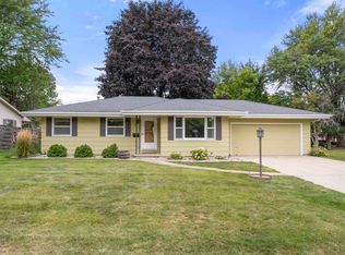 1005 Devonshire Dr, Oshkosh, WI 54902