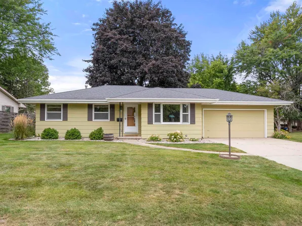 1005 Devonshire Dr, Oshkosh, WI 54902