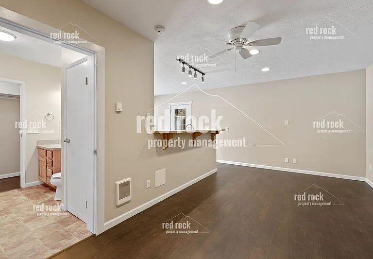 11321 E 31st Ave #B — Photo 9
