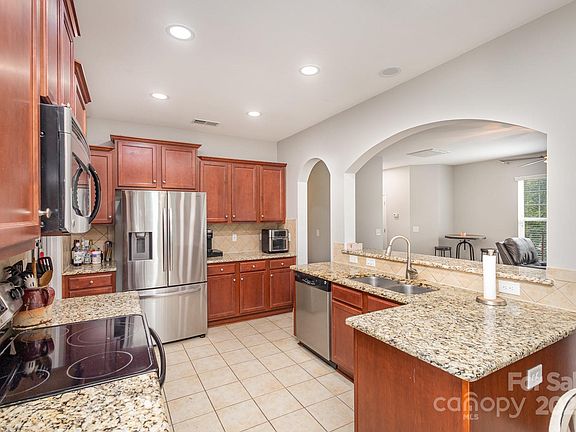 4th image of 4860 Samuel Pinckney Dr
