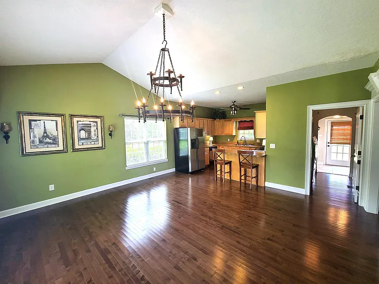 518 Cloverfield Ln — Photo 7